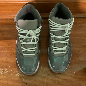 Air Jordan 11 Retro Cool Grey Sneakers